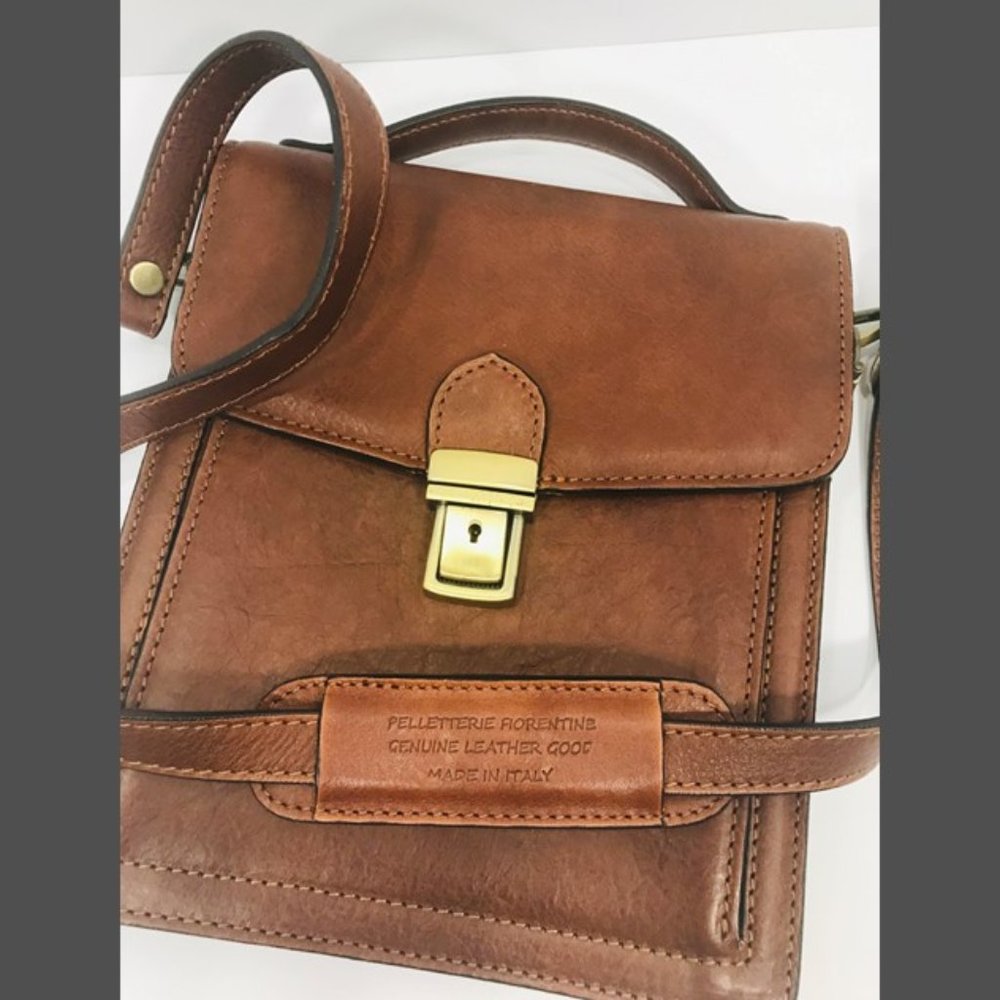 50% OFF  Pelletterie Fiorentine leather crossbody bag with key lock